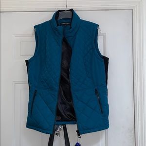 Andrew Marc vest NWT sz L. Jewel green/teal.